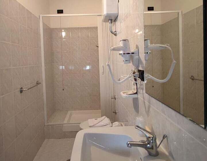 اتاق سوپریور سه تخته, Tea Praia A Mare