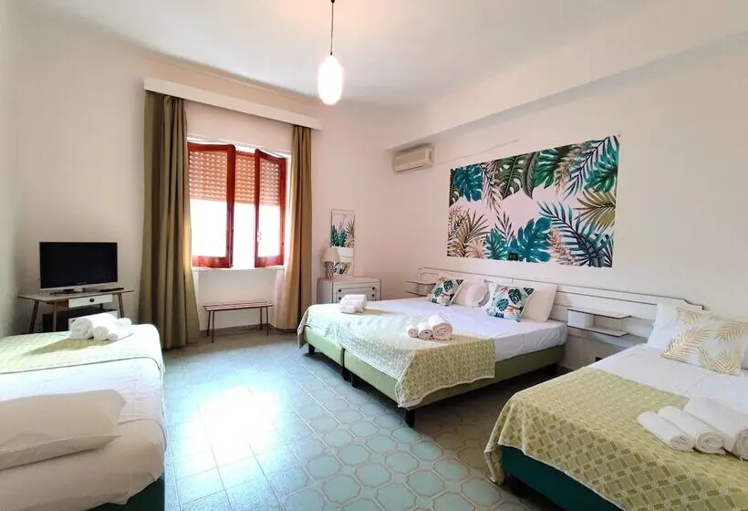 Economy Quadruple Room, Tea  Praia A Mare