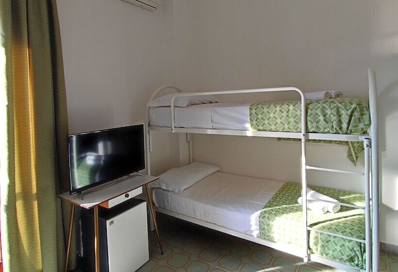 Economy Quadruple Room, Tea Praia A Mare