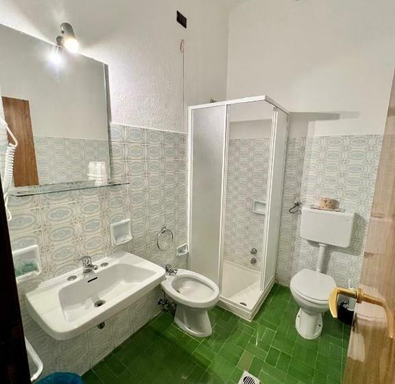 Economy Triple Room, Tea Praia A Mare