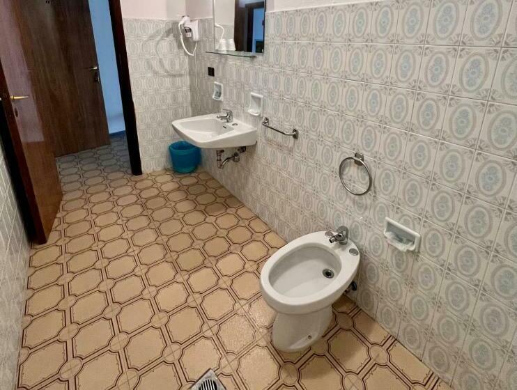 اتاق استاندارد چهارنفره با بالکن, Tea Praia A Mare