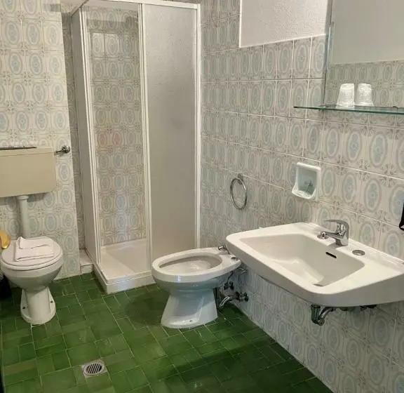 Economy Quadruple Room, Tea  Praia A Mare