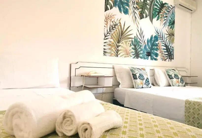Economy Triple Room, Tea  Praia A Mare