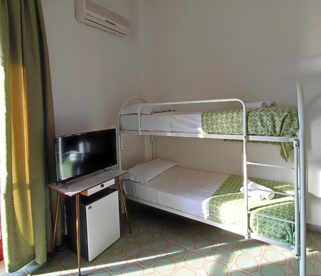 اتاق استاندارد چهارنفره با بالکن, Tea Praia A Mare