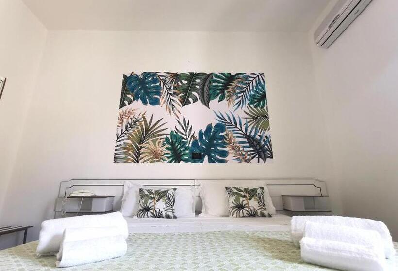 اتاق استاندارد چهارنفره با بالکن, Tea Praia A Mare