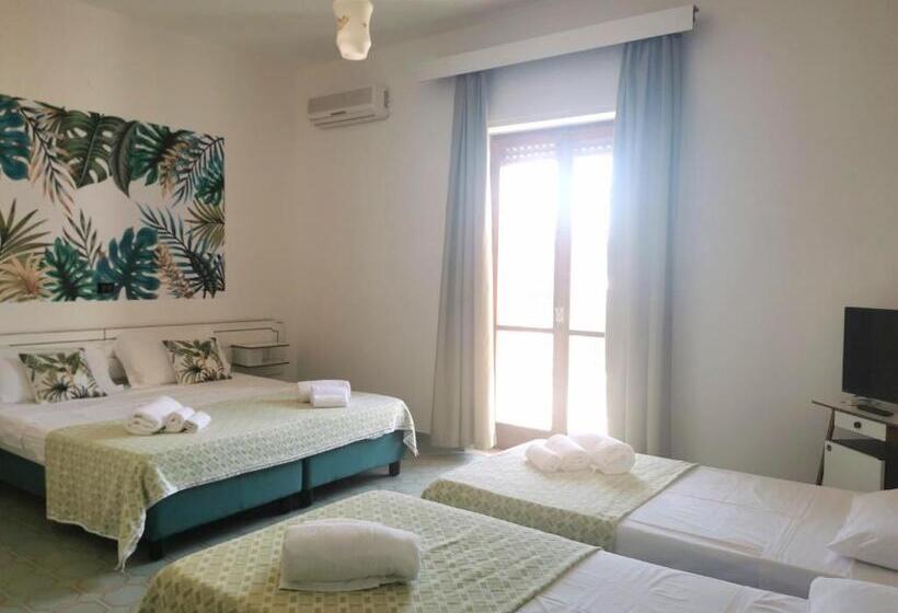 اتاق استاندارد چهارنفره با بالکن, Tea Praia A Mare