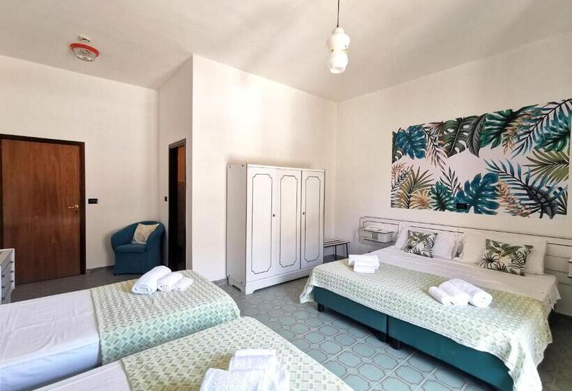 اتاق استاندارد چهارنفره با بالکن, Tea Praia A Mare