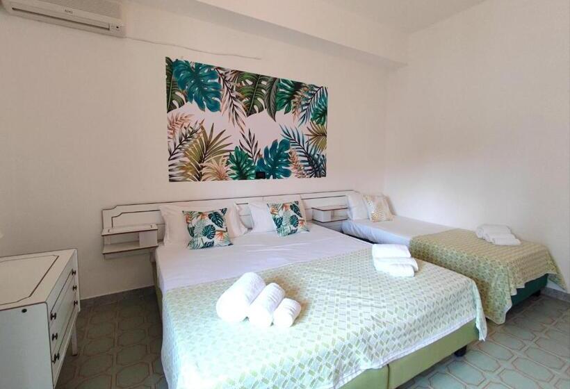 Economy Quadruple Room, Tea Praia A Mare