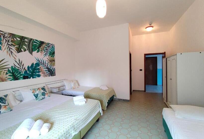 Economy Quadruple Room, Tea Praia A Mare