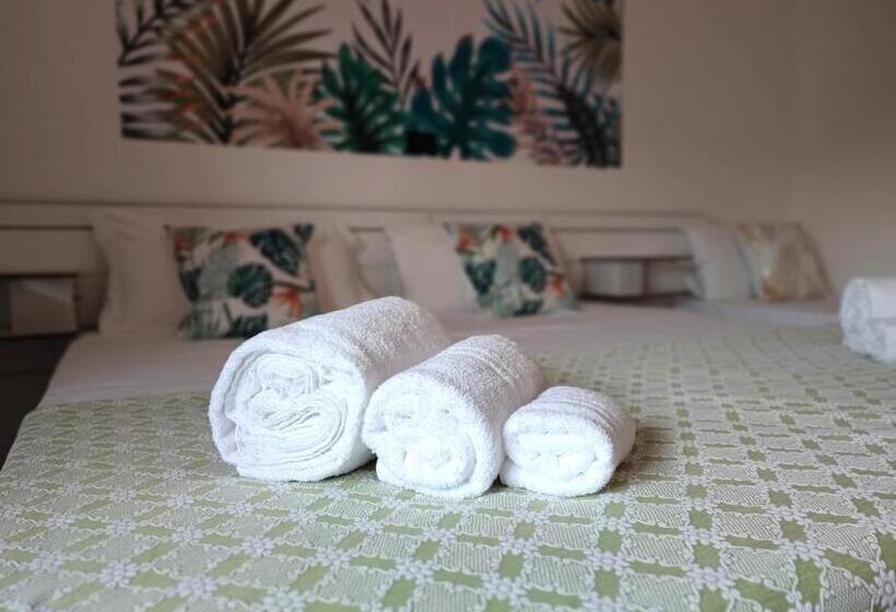 Economy Quadruple Room, Tea  Praia A Mare