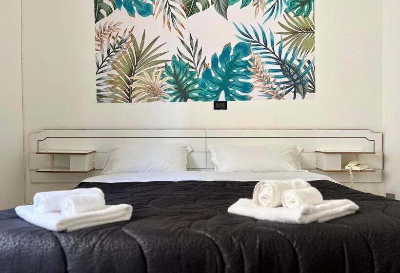 Economy Quadruple Room, Tea  Praia A Mare