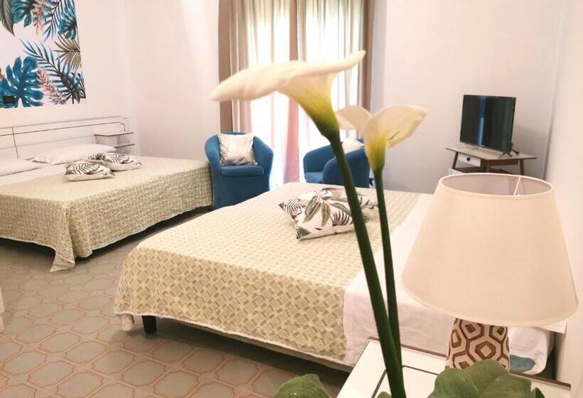 Economy Quadruple Room, Tea Praia A Mare