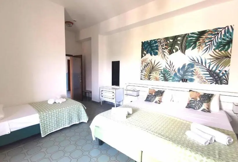 اتاق استاندارد سه تخته با بالکن, Tea  Praia A Mare
