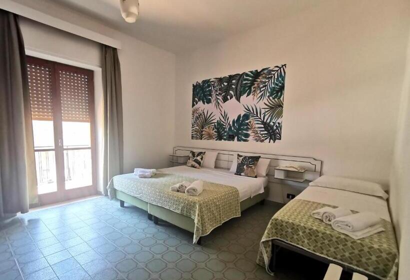 اتاق استاندارد سه تخته با بالکن, Tea Praia A Mare