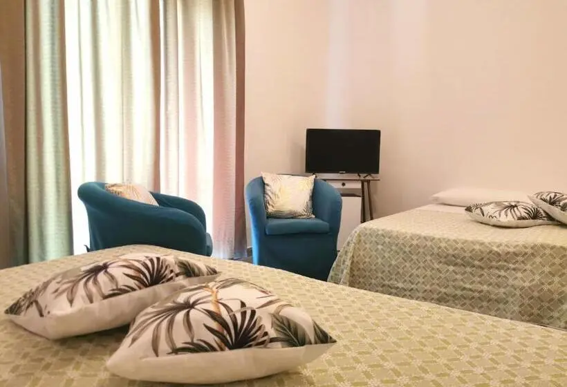 اتاق استاندارد سه تخته با بالکن, Tea  Praia A Mare