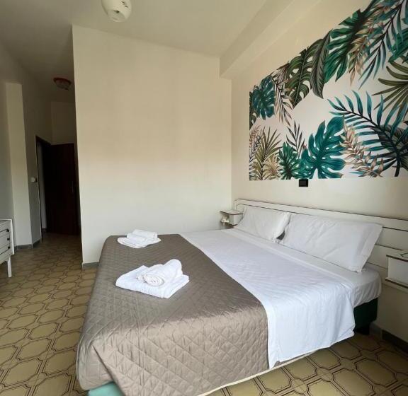 اتاق اکونومی, Tea Praia A Mare