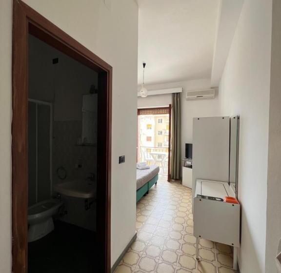 اتاق اکونومی, Tea Praia A Mare