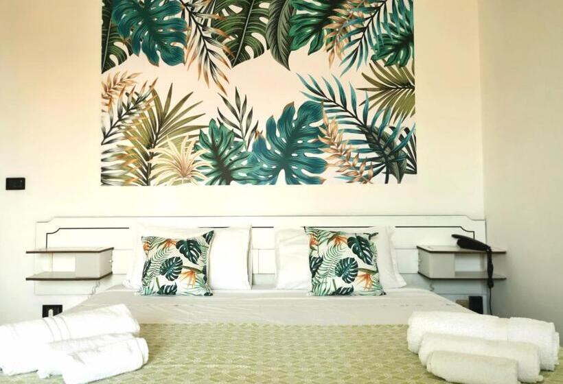 اتاق اکونومی, Tea Praia A Mare