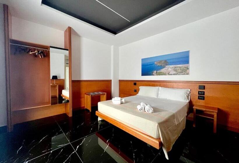 اتاق لوکس با بالکن, Tea Praia A Mare