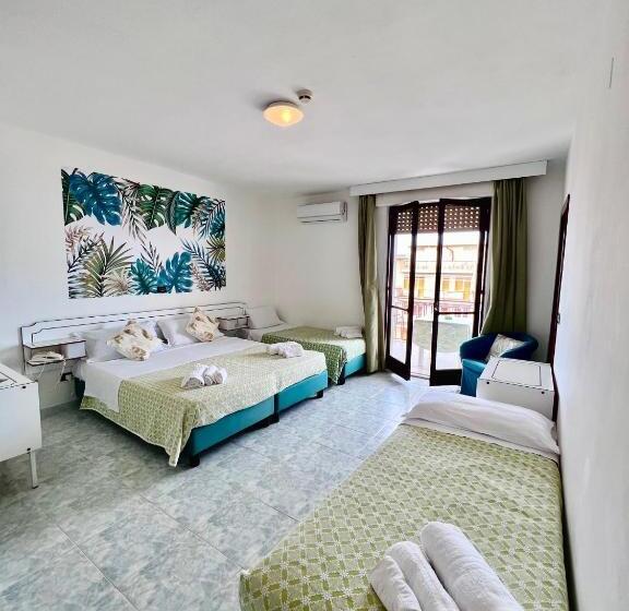 اتاق استاندارد چهار تخته با چشمانداز دریا, Tea Praia A Mare