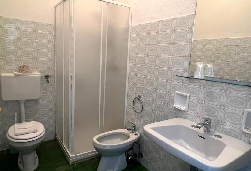 Economy Quadruple Room, Tea  Praia A Mare