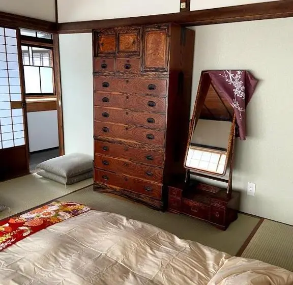 １ベッドルームハウス, Okiya Guest House & Tapas Bar