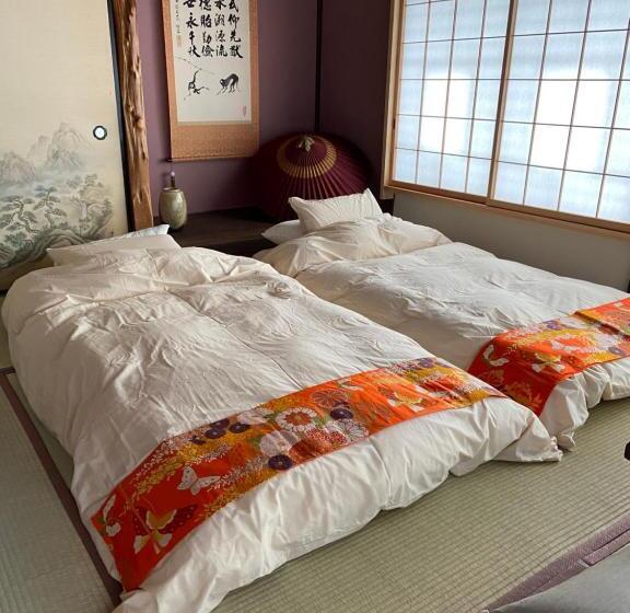 三人经典房间, Okiya Guest House & Tapas Bar