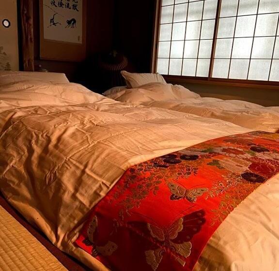 בית, חדר שינה 1, Okiya Guest House & Tapas Bar