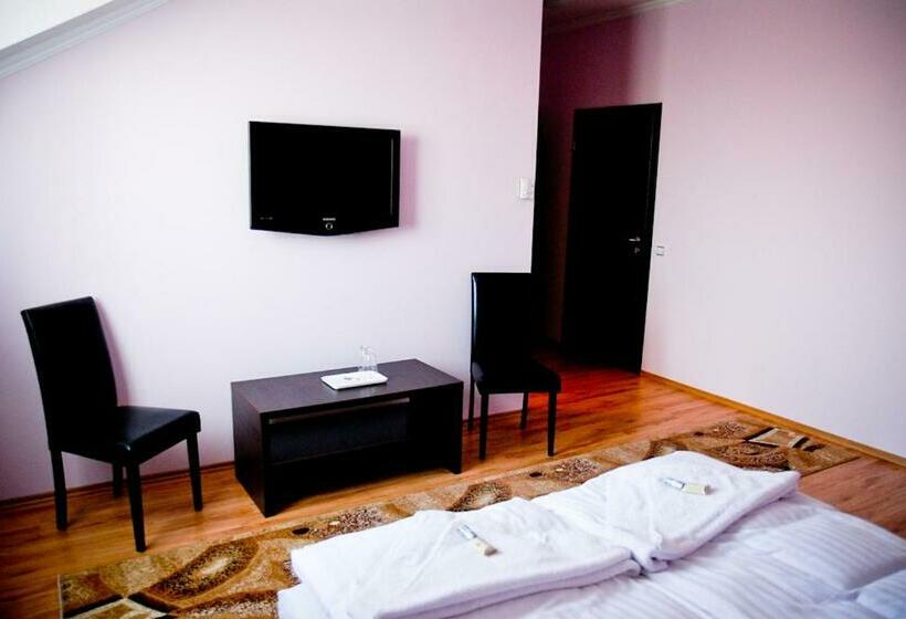 Номер Стандарт, Pazonyi Fogadó és étterem