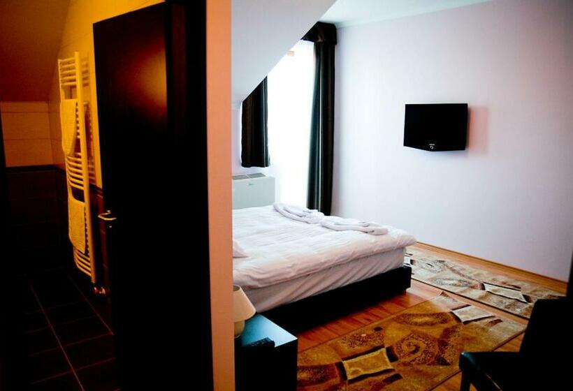 Номер Стандарт, Pazonyi Fogadó és étterem