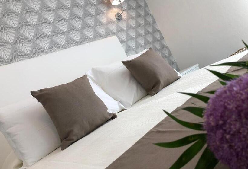 Camera Superiore Vista Mare, Gorini