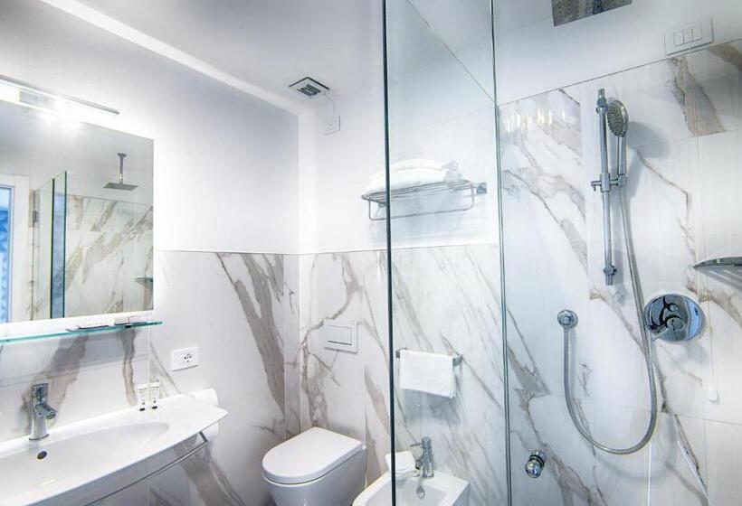 Camera Superiore Vista Mare, Gorini