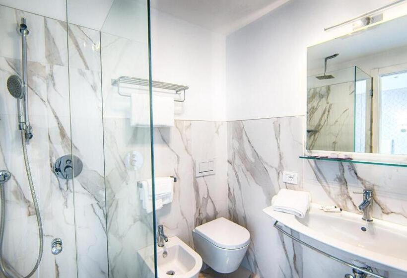 Camera Superiore Vista Mare, Gorini