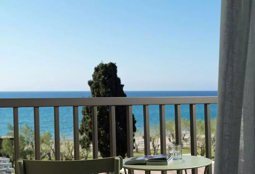 اتاق اجرایی با چشمانداز دریا, Doryssa Seaside Resort