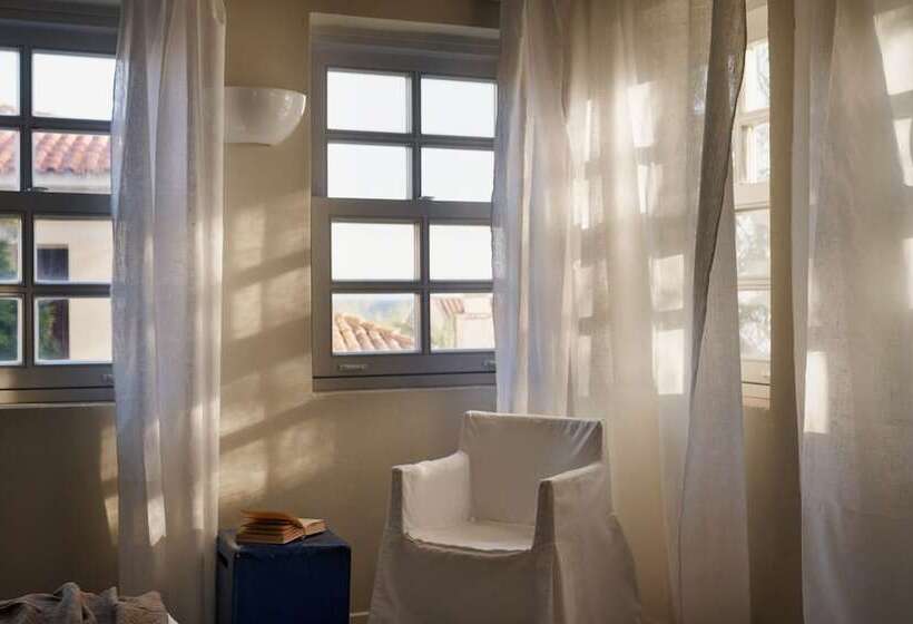 جناح, Doryssa Seaside Resort