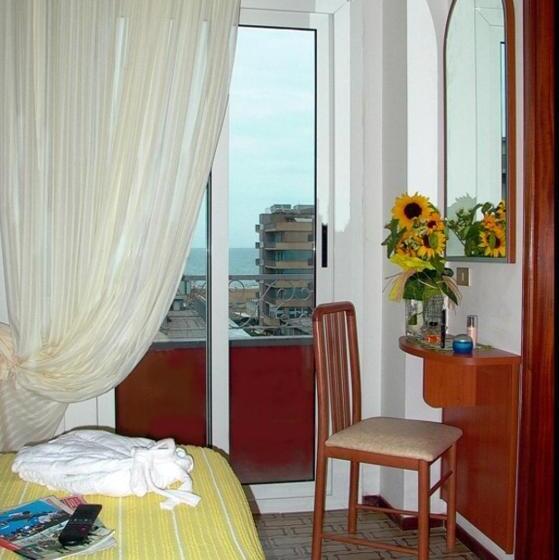 Трехместный Номер Стандарт с Балконом, Alfredo's