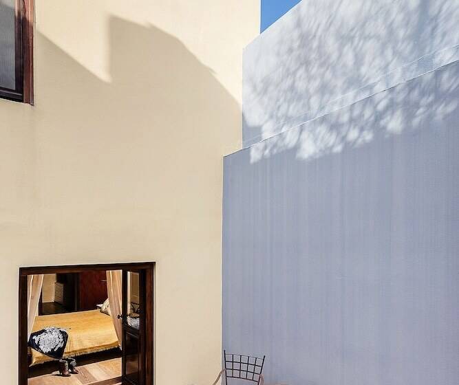 Полулюкс, Avalon Boutique Suites