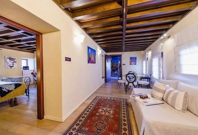 سوییت جونیور, Avalon Boutique Suites