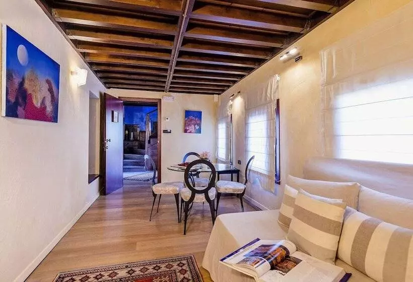 سوییت جونیور, Avalon Boutique Suites