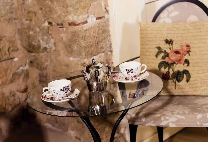 سوییت جونیور, Avalon Boutique Suites