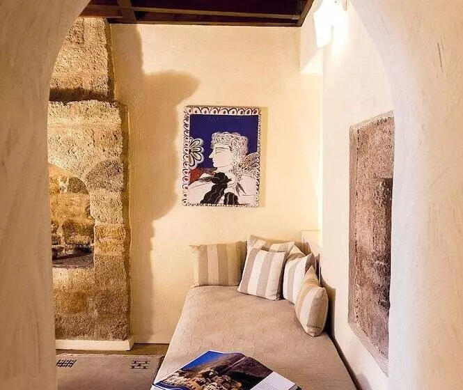 سوییت جونیور, Avalon Boutique Suites