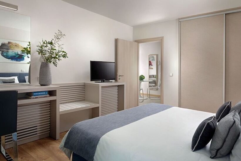 סוויטת ג'וניור, Blazer Suites