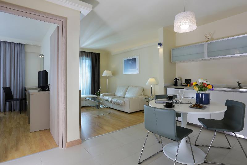 סוויטת ג'וניור, Blazer Suites