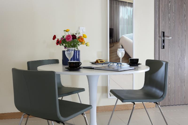 סוויטת ג'וניור, Blazer Suites