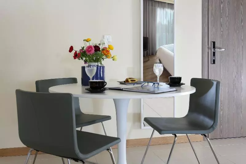 سوییت, Blazer Suites