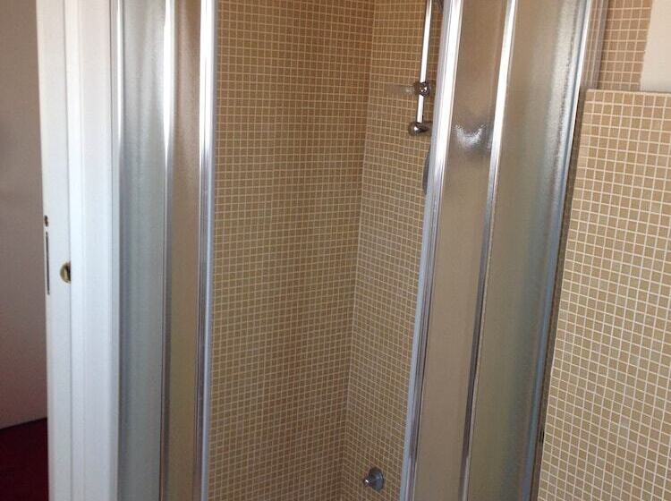 اتاق لوکس یک تخته, Di Stefano