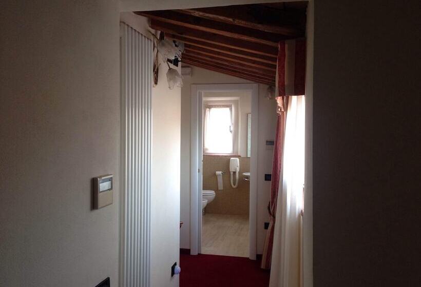 اتاق لوکس یک تخته, Di Stefano