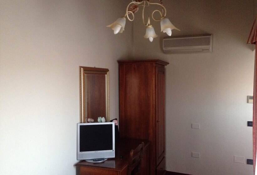 اتاق لوکس یک تخته, Di Stefano