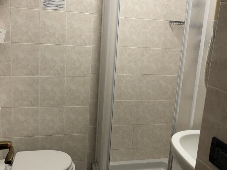 اتاق استاندارد, Di Stefano