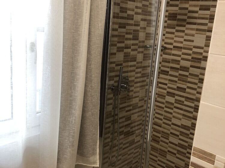 اتاق استاندارد, Di Stefano